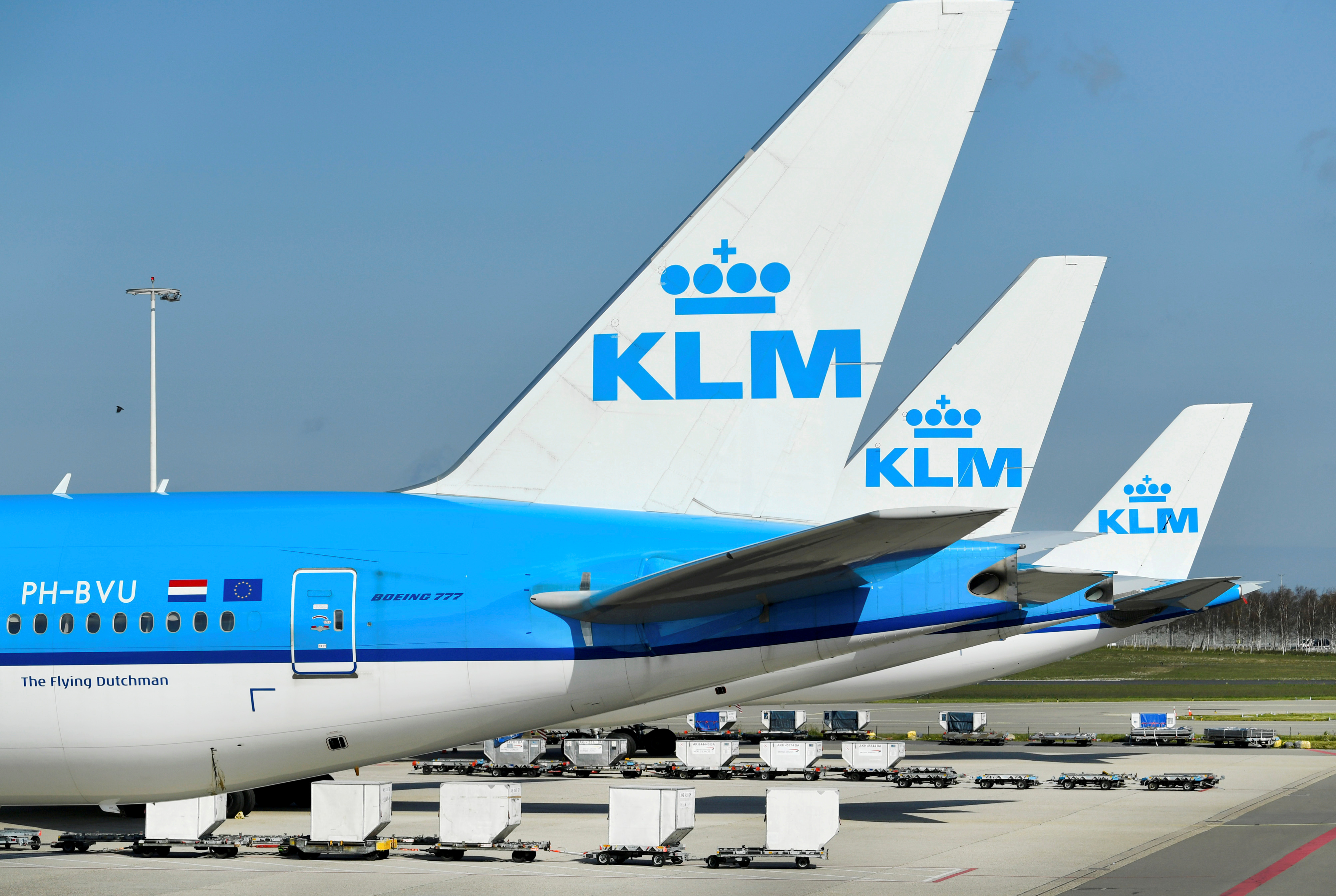     ~ Submission~ !!How can I actually communicate with KLM?~calling?